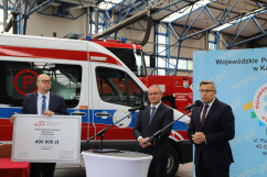 Podpisanie umów na wymianę akceleratora i zakup karetek dla województwa śląskiego /fot. I. Matuszewska/