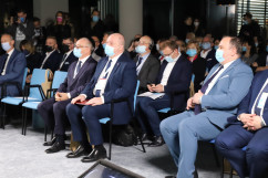 Zbliżenie na Wicewojewodę Śląskiego, który siedzi na widowni./fot. A. Herz/.