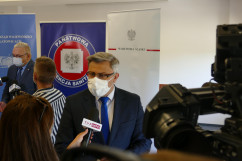 Briefing prasowy dotyczący nowoczesnego systemu sekwencjonowania genomu koronowirusa SARS-CoV-2 /fot. B. Szwedowski/