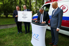 Podpisanie umów na wymianę akceleratora i zakup karetek dla województwa śląskiego /fot. B. Półrolnik/