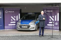 Otwarcie Posterunku Policji w Kroczycach - przemówienie posła na Sejm RP W. Andzela /fot. B. Półrolnik/