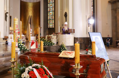 Galeria zdjęć z ostatniego pożegnania śp. abpa Szczepana Wesołego /fot. A. Karendał/