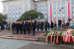 Uroczysty apel z okazji Narodowego Święta Niepodległości - uczestnicy wydarzenia /fot. A. Księżnik/