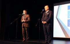 Galeria zdjęć z konferencji w Wodzisławiu Śląskim pn. „Totalitaryzm – geneza, fakty, przeciwdziałanie” /fot. Anna Karendał/