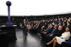 Otwarcie Planetarium w Chorzowie - przemówienie Dyrektora Planetrium, uczestnicy /fot. A. Księżnik/