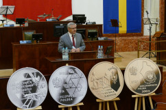 Galeria składająca się ze zdjęć z uroczystego spotkania z okazji 100. rocznicy III Powstania Śląskiego z udziałem wojewody śląskiego i wojewody opolskiego/fot. B. Szwedowski