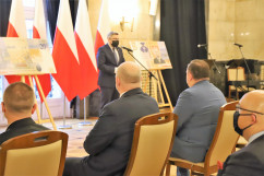 Wojewoda śląski przemawia podczas uroczystości./ fot. A. Herz/