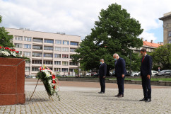 Złożenie wieńca pod pomnikiem Józefa Piłsudskiego /fot. A. Księżnik/
