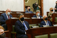 Galeria składająca się ze zdjęć z uroczystego spotkania z okazji 100. rocznicy III Powstania Śląskiego z udziałem wojewody śląskiego i wojewody opolskiego/fot. B. Szwedowski