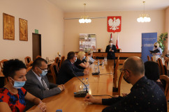 Uroczystość podpisania umów na realizację inwestycji w ramach Rządowego Funduszu Rozwoju Dróg oraz programu Senior+ /fot. A. Księżnik/