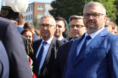Obchody 41. rocznicy podpisania Porozumienia Jastrzębskiego - uczestnicy obchodów pod pomnikiem /fot. A. Księżnik/