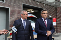 Podpisanie umów na wymianę akceleratora i zakup karetek dla województwa śląskiego /fot. I. Matuszewska/