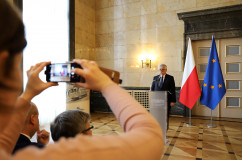 Galeria zdjęć z podpisania umowy na dofinansowanie projektu zakładającego dofinansowanie infrastruktury tramwajowej w Aglomeracji Śląsko-Zagłębiowskiej.
