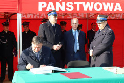 Uroczystość podpisania aktu erekcyjnego oraz wmurowania kamienia węgielnego pod budowę strażnicy Komendy Miejskiej Państwowej Straży Pożarnej w Bytomiu.
