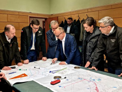 Uczestnicy obradują podczas sztabu kryzysowego w KWK Pniówek/fot. A. Kucharzewska