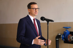 Wizyta w OSP w Zendku - przemówienie premiera Mateusza Morawieckiego /fot. A. Księżnik/