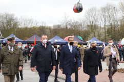 Galeria składająca się z kilkunastu zdjęć z wizyty na Śląsku premiera Mateusza Morawieckiego z okazji uroczystości upamiętniających 100. rocznicę III Powstania Śląskiego/fot. I. Matuszewska