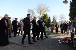 Fotogaleria z odwiedzin cmentarzy i mogił w przededniu Wszystkich Świętych/fot. I. Matuszewska