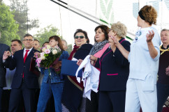 X Olimpiada Sportowa Uniwersytetów Trzeciego Wieku i Organizacji Senioralnych z udziałem wiceminister Elżbiety Bojanowskiej i wojewody Jarosława Wieczorka.