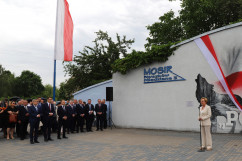 Odsłonięcie muralu kapitana Kurpińskiego w Myszkowie - przemówienie poseł do PE Jadwigi Wiśniewskiej /fot. A. Księżnik/