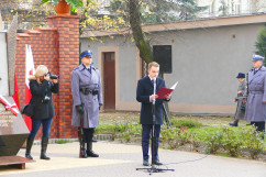 Odsłonięcie pomnika poświęconego funkcjonariuszom służb mundurowych oraz urzędnikom państwowym i samorządowym w Sosnowcu.