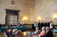 Galeria ze zdjęciami z finału konkursu na najaktywniejszą seniorkę i seniora roku 2017 z udziałem wojewodów Jarosława Wieczorka oraz Jana Chrząszcza /fot. A. Karendał/
