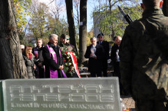 Fotogaleria z odwiedzin cmentarzy i mogił w przededniu Wszystkich Świętych/fot. I. Matuszewska