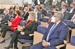 Wojewoda Śląski siedzi na widowni./fot. A. Herz/