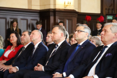 Uroczystość podpisania ustawy o ustanowieniu Narodowego Dnia Powstań Śląskich - uczestnicy wydarzenia /fot. A. Księżnik/