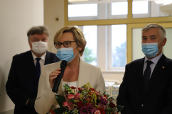 Oficjalne otwarcie nowego oddziału w Szpitalu Powiatowym w Myszkowie. Przemawia europoseł Jadwiga Wiśniewska/fot. I. Matuszewska 