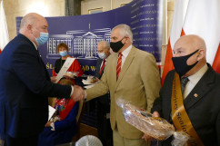 Ogłoszenie wyników konkursu na najaktywniejszego seniora i najaktywniejszą seniorkę w województwie - wręczenie nagród laureatom /fot. A. Księżnik/