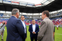 Wizyta premiera Mateusza Morawieckiego na Stadionie im. Ernesta Pohla w Zabrzu /fot. A. Księżnik/