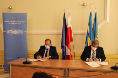 Podpisanie umów w ramach RFRD w Starostwie Powiatowym w Gliwicach /fot. A. Księżnik/