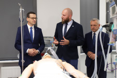 Wizyta premiera Mateusza Morawieckiego w Centrum Symulacji Medycznej w Zabrzu /fot. A. Księżnik/