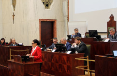 Galeria ze zdjęciami z wyjazdowego posiedzenia Komisji Sejmowej ds. Unii Europejskiej, a także konferencji prasowej podsumowującej obrady.  W wydarzeniu uczestniczył wojewoda Jarosław Wieczorek /fot. A. Karendał/