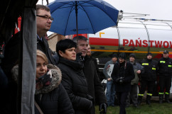 Zdjęcia z uroczystości zakończenia budowy kolejnego etapu wodociągu dla gminy Koniecpol z udziałem wojewody Jarosława Wieczorka i wicewojewody Mariusza Trepki.