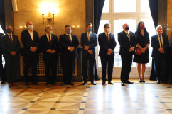 Uroczystość odsłonięcia zrekonstruowanych płaskorzeźb w Westybulu ŚUW - uczestnicy uroczystości podczas części wprowadzającej /fot. A. Księżnik/