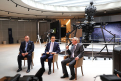 Otwarcie Planetarium w Chorzowie - premier Mateusz Morawiecki, marszałek województwa Jakub Chełstowski oraz Dyrektor Planterium podczas briefingu prasowego /fot. A. Księżnik/