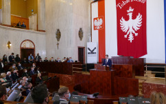 Otwarcie wystawy poświęconej Powstaniom Śląskim w Śląskim Urzędzie Wojewódzkim - przemówienie Prezesa Rady Ministrów podczas konferencji towarzyszącej otwarciu wystawy /fot. B. Szwedowski/