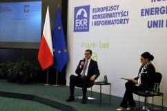 Premier Mateusz Morawiecki przemawia podczas konferencji./ fot. A. Herz/