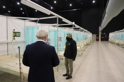 Galeria składająca się ze zdjęć z konferencji prasowej dotyczącej budowy szpitala tymczasowego. W konferencji wziął udział wojewoda śląski Jarosław Wieczorek./fot. F. Nowakowski