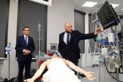 Wizyta premiera Mateusza Morawieckiego w Centrum Symulacji Medycznej w Zabrzu /fot. A. Księżnik/