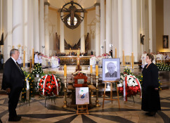 Galeria zdjęć z ostatniego pożegnania śp. abpa Szczepana Wesołego /fot. A. Karendał/