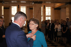 Fotogaleria z uroczystości wręczenia odznaczeń w Westybulu Śląskiego Urzędu Wojewódzkiego w Katowicach / zdjęcia: I. Matuszewska