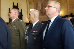 Uroczystość podpisania ustawy o ustanowieniu Narodowego Dnia Powstań Śląskich - uczestnicy wydarzenia /fot. A. Księżnik/