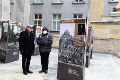 Wicewojewoda śląski Robert Magdziarz oraz dyrektor IPN w Katowicach Andrzej Sznajder oglądają wspólnie wystawę./fot. A. Herz/