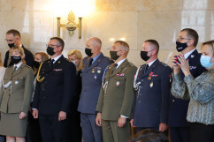 Uroczystość odsłonięcia zrekonstruowanych płaskorzeźb w Westybulu ŚUW - uczestnicy uroczystości podczas części wprowadzającej /fot. A. Księżnik/