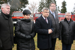 Zdjęcia z uroczystości zakończenia budowy kolejnego etapu wodociągu dla gminy Koniecpol z udziałem wojewody Jarosława Wieczorka i wicewojewody Mariusza Trepki.