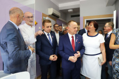 Galeria zdjęć z uroczystego przekazania nowego mammografu dla szpitala w Jaworznie /fot. A. Księżnik/