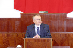 Otwarcie wystawy poświęconej Powstaniom Śląskim w Śląskim Urzędzie Wojewódzkim - przemówienia podczas konferencji towarzyszącej otwarciu wystawy/fot. B. Szwedowski/